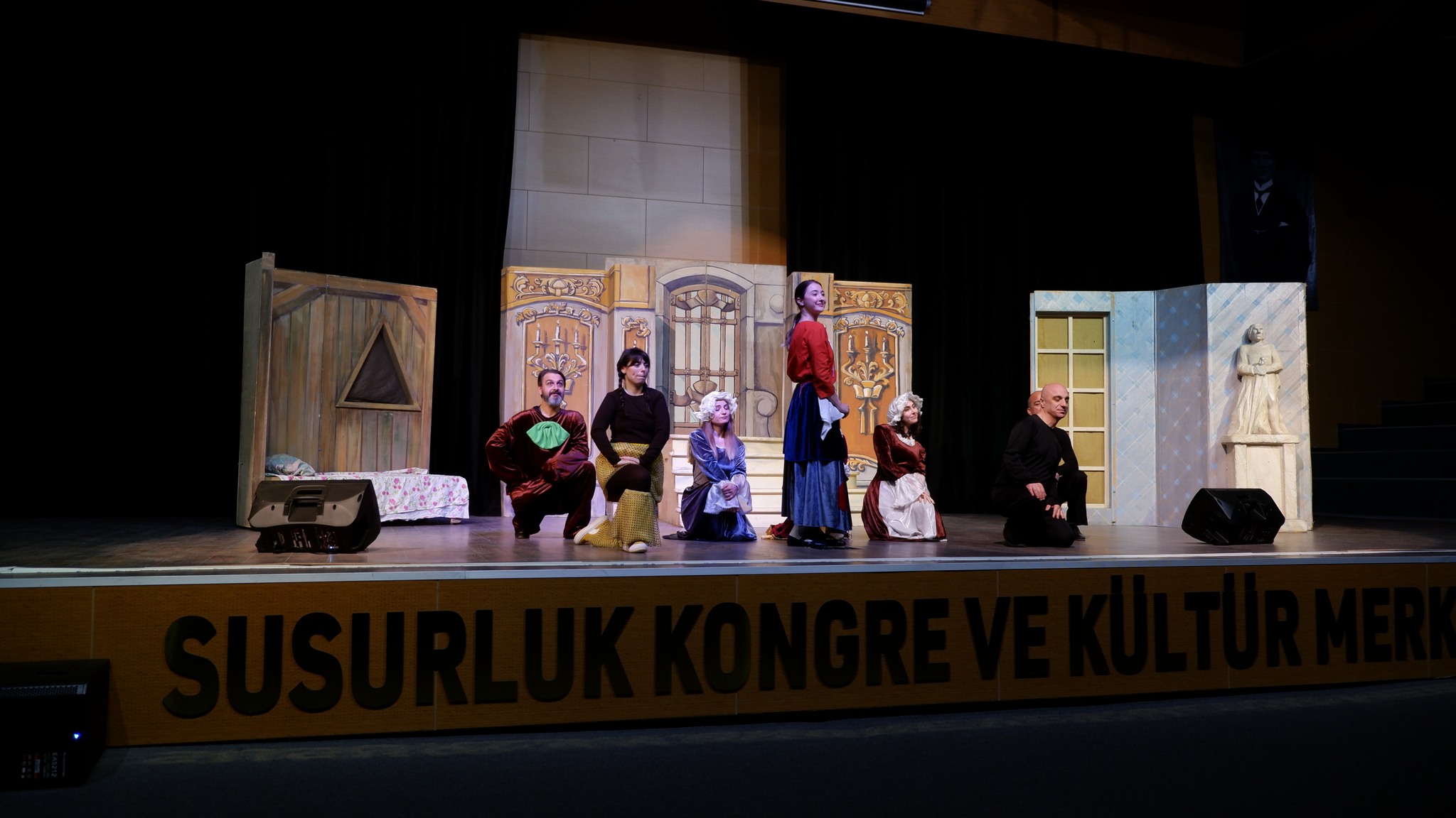 Kül kedisi tiyatrosu